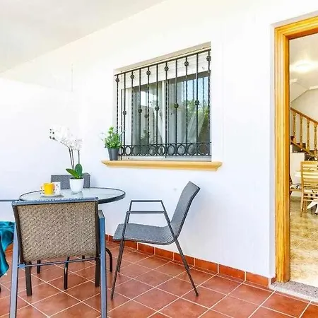 Casa Pink Punta Prima Apartment *